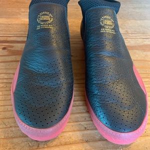 Adidas men’s tennis shoe